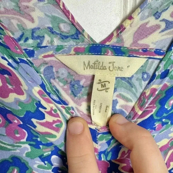 Matilda Jane Blue Paisley V-Neck Tunic Size Medium Flowy, Short Sleeve C31 - Picture 3 of 5